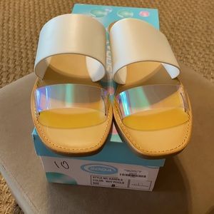 Lady’s never worn shoes